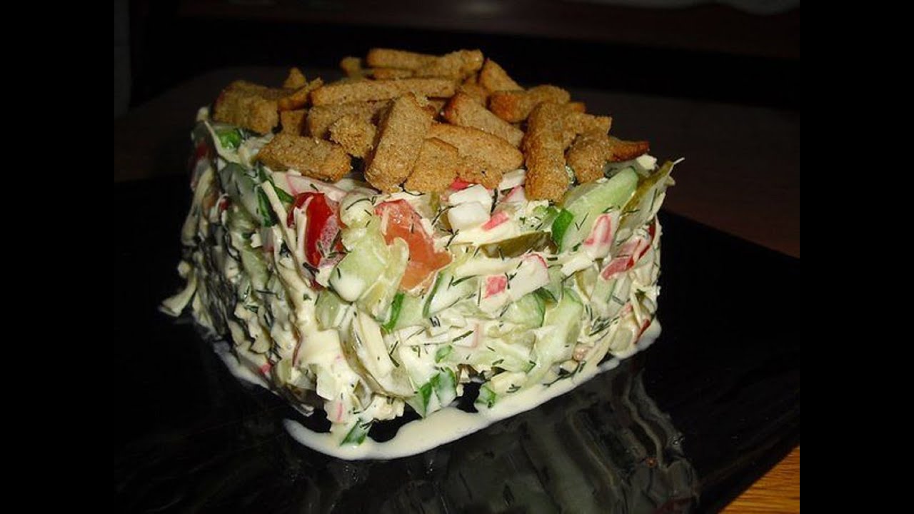 Салат с капустой и фасолью и сухариками и колбасой рецепт Салат с капустой и фасолью и сухариками и колбасой рецепт