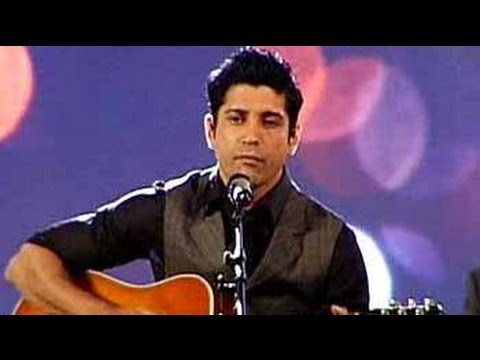 Farhan Akhtar performs at Indian of the Year awards
