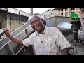 Tsengué Tsengué présente la grande défibreuse de manioc