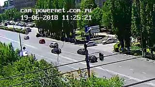 Видео ДТП (авария г. Волжский) пр. Ленина ул. Молодежная 19-06-2018 11-25 от Телеканал ВОЛЖСКИЙ ПЛЮС от POWERNET, Молодежная улица, Волжский, Россия