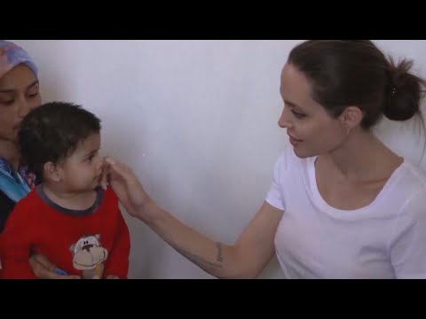Angelina Jolie Visits Refugee Widow and Her 5 Daughters in Iraq