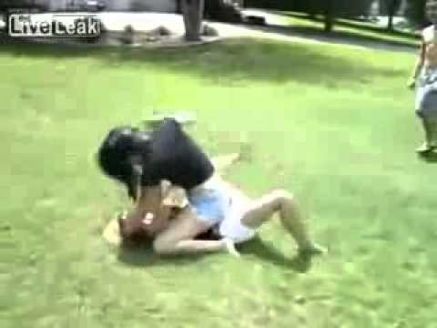 Драки с девушками в одежде Драки с девушками в одежде