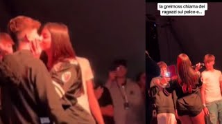 Grelmoss In Esibizione Si Diverte Con Alcuni Ragazzi Sul Palco