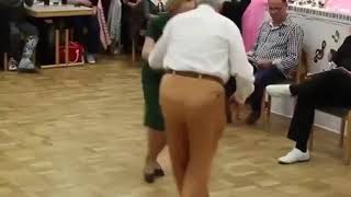 Yaşlı çiftten inanılmaz muhteşem bir dans