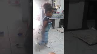 Pequena Dancarinha De Funk