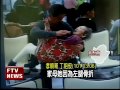 image Kisah Mengharukan Seorang Anak Mengendong Ibunya