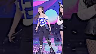 The Way Jennie Goes To Jisoo