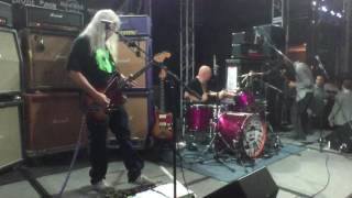 Watch Dinosaur Jr Mountain Man video