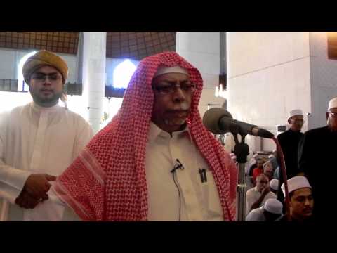 Masjid-Al-Haram Muadhin Shiekh Ali Ahmed Mulla ..Performs Adhan...