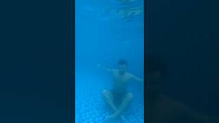 Chrishemsworth Underwater Pose Fail