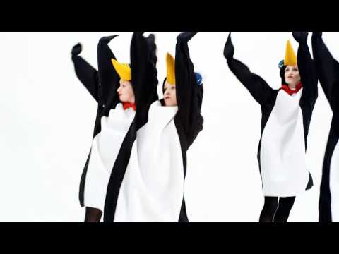 Funny Penguins Dancing