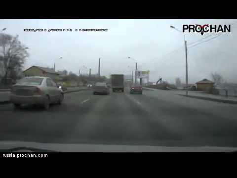 Car hits pole / ÐÑезалÑÑ Ð² ÑÑолб