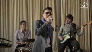 Watch Robin Thicke Lock The Door video
