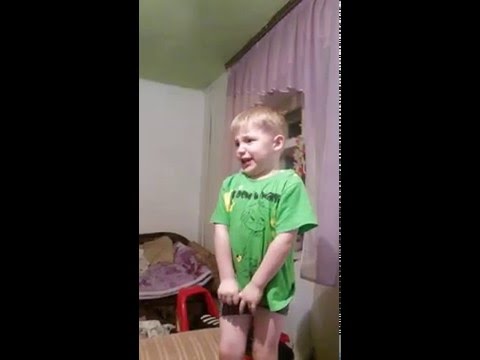 Мальчик рассказывает стих про Мальчик рассказывает стих про