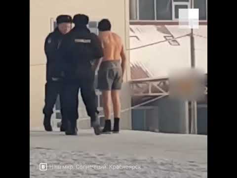 Развратная полицейская раздевается перед ухажером