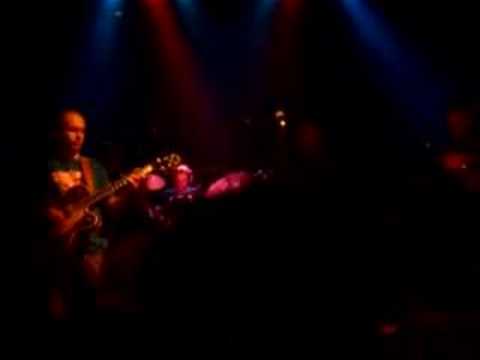 Alta Y Delgada Video