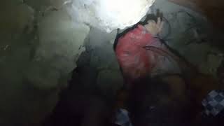 Спасение Ребенка Из Под Завалов В Городе В Сирийском Африн