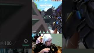 Matando Com O Mouse Na Teta