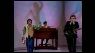Watch Young Rascals Groovin video