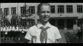 Школа Ссср (1965): Школьная Линейка И Школьная Самодеятельность - Провинциальная Школа-Интернат