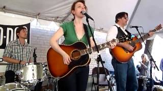 Watch Laura Cantrell Yonder Comes A Freight Train video