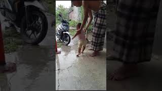 Bocil Seneng Nya Main Ujan - Ujanan
