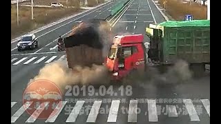 20190418 Traffic Accident Video Of China 中国交通事故:每天最新的车祸实例,助你提高安全意识
