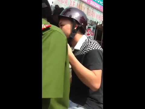 Đánh ghen tưng bừng mừng tháng cô hồn ở phố Trần Bình, Hà Nội