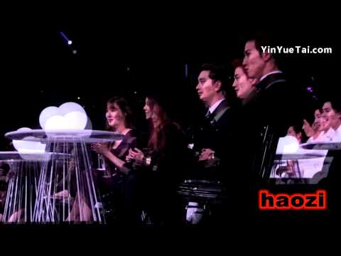 141203 KhunFany 2PM Nichkhun and other artists reaction when SNSD Tiffany accepting award 2014MAMA