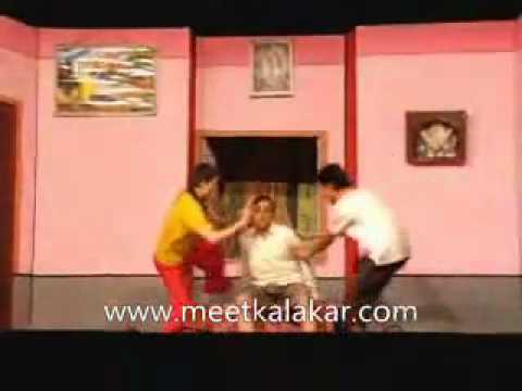 Prashant Oak in Marathi play De Dhakka Premacha