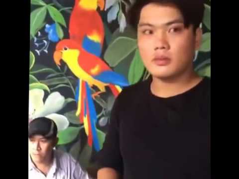 Watching video Lee Huỳnh - Bị Các Anh Lớn Và Nguyễn Sin Bắt . Lấy Ly Tự Xử