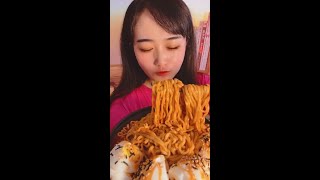 Noodle yiyen Çinli kız Part 1 -  ASMR