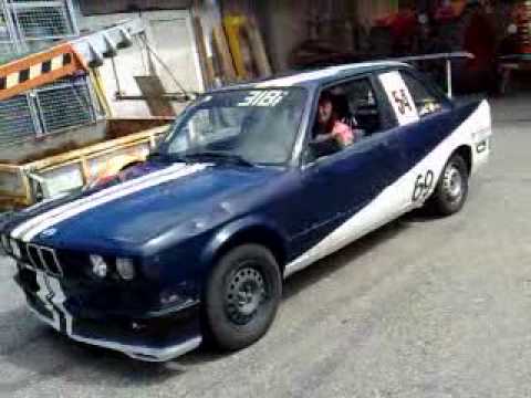 sexy GIRL do some BURNOUT with BMW E30