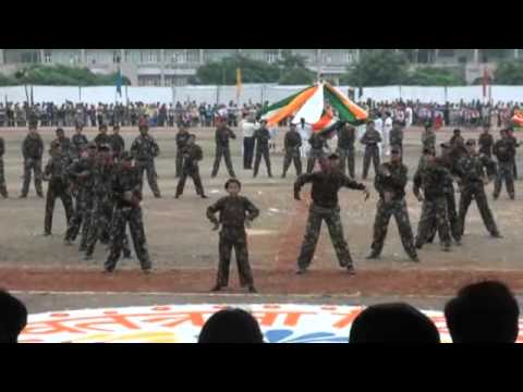 kandhon se milte hai kandhe a patriotic dance by shishu niketan...