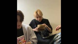 Felix and Hyunjin joining Leeknow's live