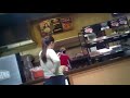 image Celana Melorot Saat Beli Pizza