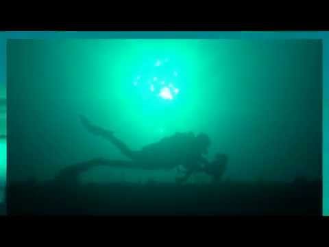0 Scuba Diver Girls Wreck Dive in U.S. Virgin Islands