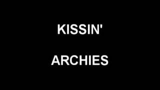 Watch Archies Kissin video