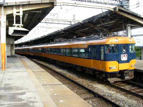 １２２００系×２＋２２０００系×１（大阪難波行）　８両編成