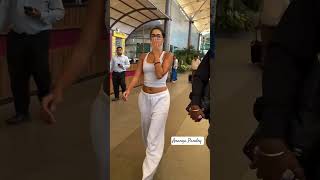 Ananya Pandey Hot Navel In Airport