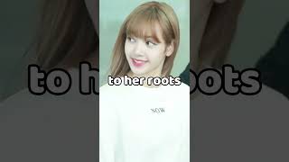 Lisa With Only Slippers Without Bodyguard Help Her Mom In The Street