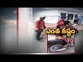 Man Takes Dead Body of Mother on a Motorcycle for Postmortem | in Tikamgarh | MP Man Takes Dead Body of Mother on a Motorcycle for Postmortem | in Tikamgarh | MP