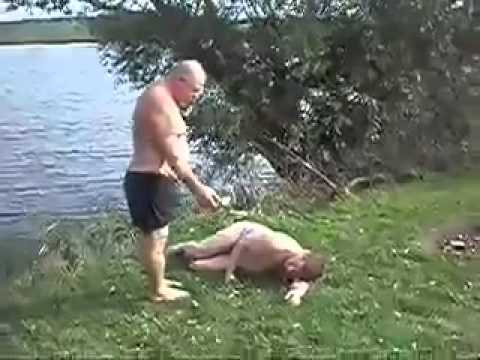 Как ебут русских баб в кустах видео86