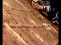 بنت صغيره تلبس اخوها وتضربه