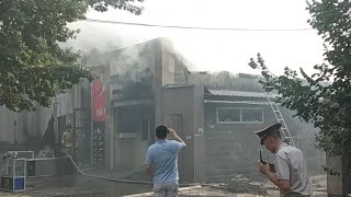 Видео На Молодой Гвардии горит магазин от AKIpress news, улица Молодая гвардия, Душанбе, Таджикистан