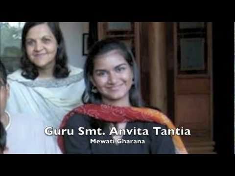 Guru Poornima 2011 (Bade-Guruji Pandit Jasraj singing Swarnamala...