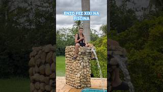 Enzo Fez Xixi Na Piscina