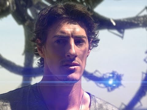 Eric Balfour of the upcoming alien flick SKYLINE talks about how life