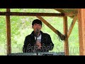 Орозбек Сапаров - Бүтүрүүчүлөргө соонун каалоо тилектерди айтты да жагымдуу ыр белек тартуулады.