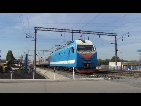 ЭП1М-425 с поездом №141 Симферополь — Екатеринбург